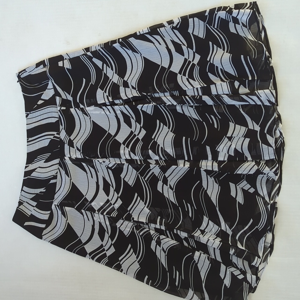 Apostrophe Crinkled Pleated Lined A-Line Skirt 8 Black Gray Pattern